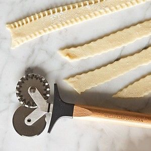 Williams Sonoma Straight & Fluted Pastry Cutter New